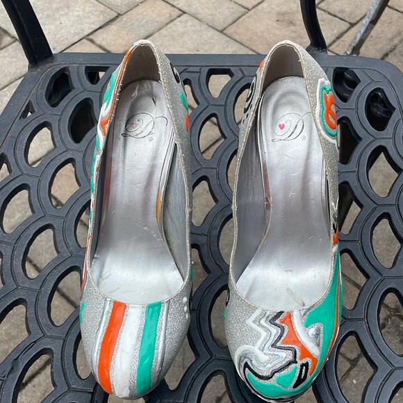 Customer Made Football Team High-heeled Pumps, Size 7 1/2 - Picture 7 of 12